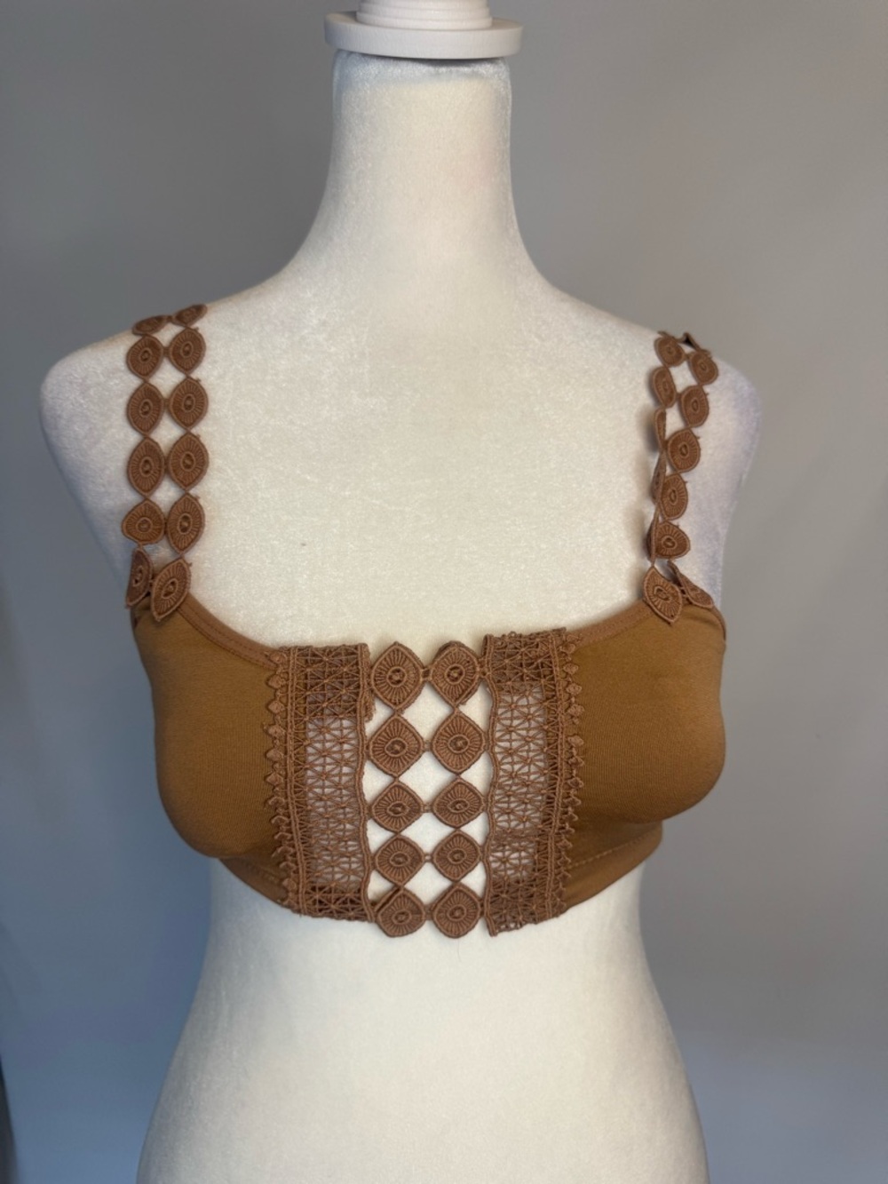 XS tan ‘bralette’ pretty strap and middle detail
